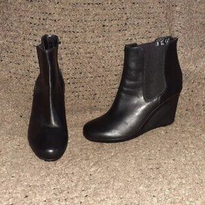 AQUATALIA-Nitza-Black Leather Chelsea Wedge Booties-Back Zip-Sz 8.5-Near Mint
